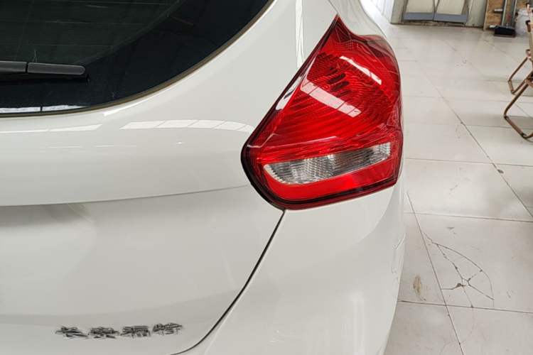 Used Ford Focus 2017 Hatchback 1.6L Manual Fashion Edition SmartDrive Version Right Rear Taillight
