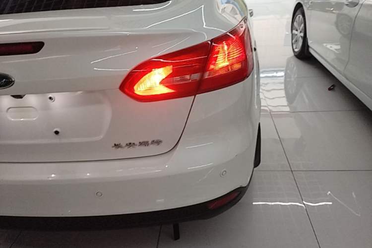 Used Ford Focus 2017 Sedan 1.6L Manual Fashion Edition Smart Drive Version Right Rear Taillight