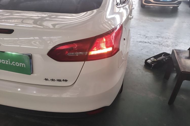Used Ford Focus 2017 Sedan 1.6L Manual Comfort Plus SmartDrive Edition Right Rear Taillight