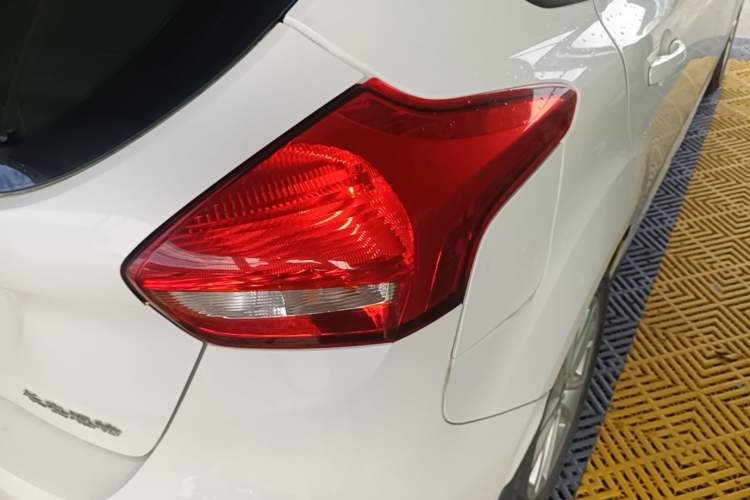Used Ford Focus 2017 Hatchback 1.6L Automatic Fashion Edition Smart Drive Version Right Rear Taillight