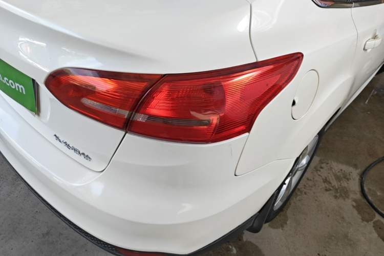 Used Ford Focus 2017 Sedan 1.6L Automatic Comfort Plus SmartDrive Edition Right Rear Taillight