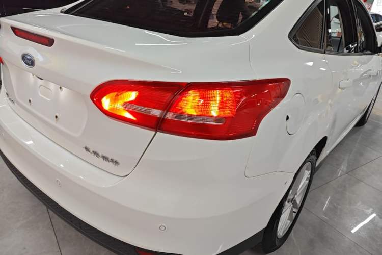 Used Ford Focus 2017 Sedan 1.6L Automatic Fashion Edition Smart Drive Version Right Rear Taillight