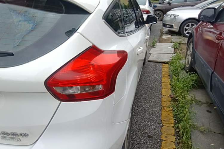 Used Ford Focus 2017 Hatchback EcoBoost 180 Automatic Elite Model Right Rear Taillight