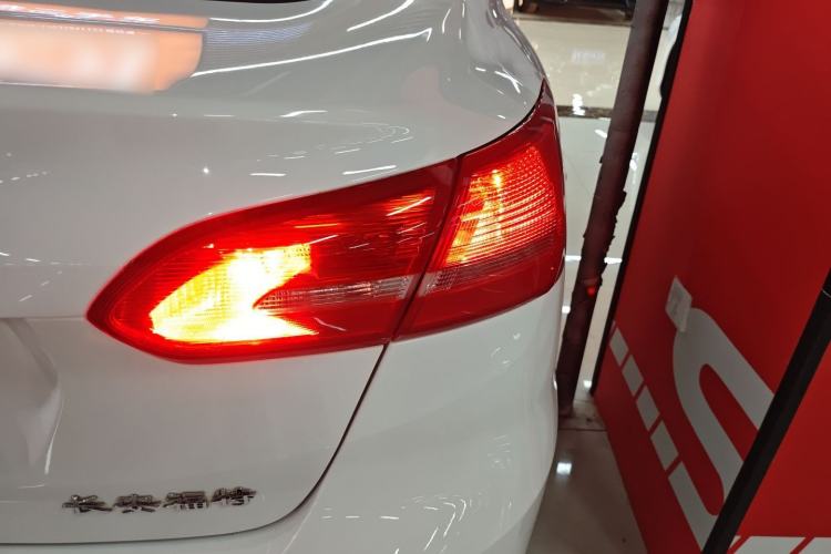 Used Ford Focus 2017 Sedan 1.6L Automatic Comfort Plus SmartDrive Edition Right Rear Taillight