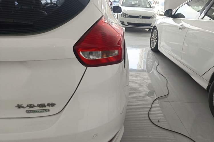 Used Ford Focus 2017 Hatchback 1.6L Manual Fashion Edition SmartDrive Version Right Rear Taillight