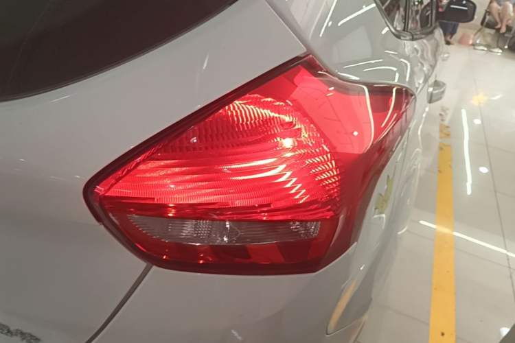 Used Ford Focus 2017 Hatchback 1.6L Automatic Fashion Edition Smart Drive Version Right Rear Taillight