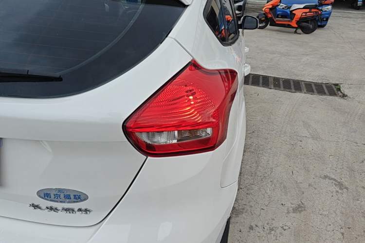 Used Ford Focus 2017 Hatchback 1.6L Automatic Fashion Edition Smart Drive Version Right Rear Taillight