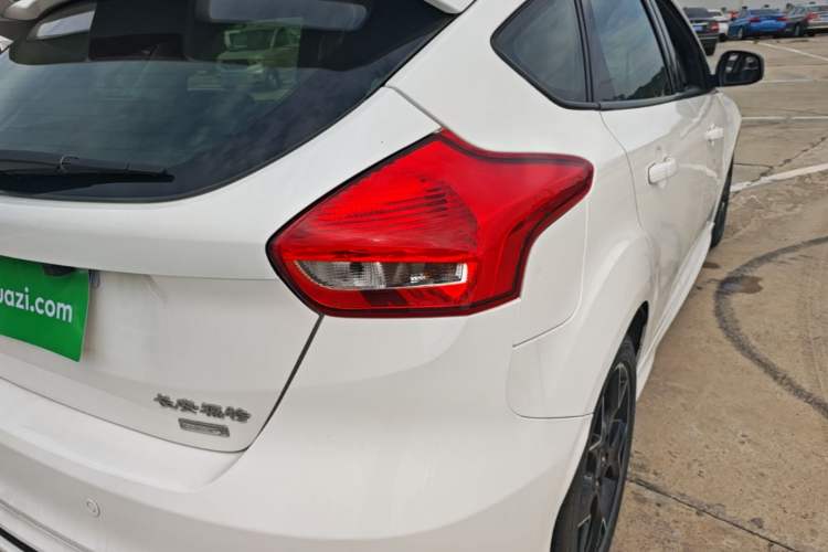 Used Ford Focus 2017 1.5T CTCC White and Black Limited Edition Right Rear Taillight