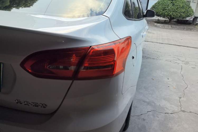 Used Ford Focus 2017 Sedan 1.6L Manual Fashion Edition Smart Drive Version Right Rear Taillight