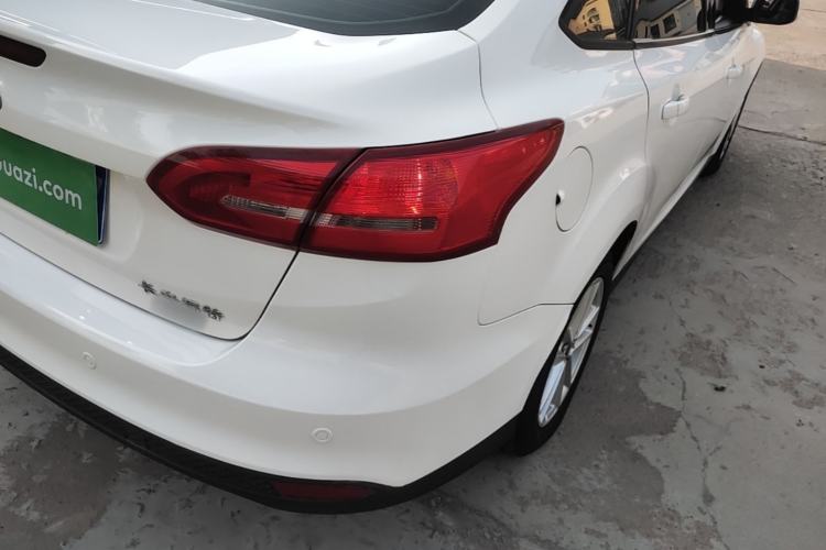 Used Ford Focus 2017 Sedan EcoBoost 125 Automatic Supreme Style SmartDrive Edition Right Rear Taillight