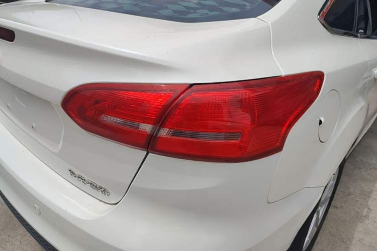 Used Ford Focus 2017 Sedan 1.6L Automatic Fashion Edition Smart Drive Version Right Rear Taillight