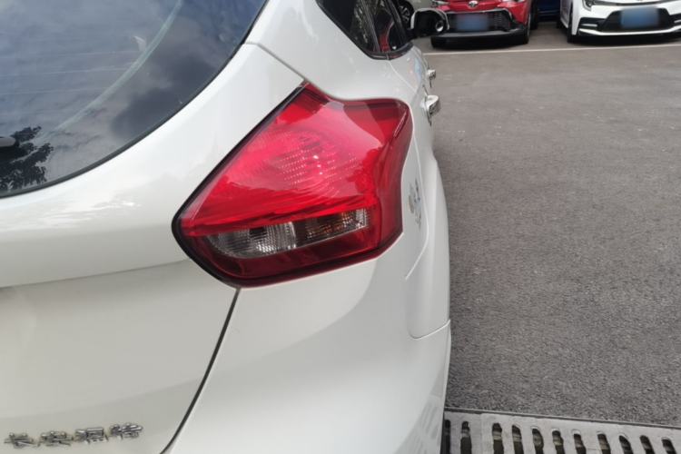 Used Ford Focus 2017 Hatchback 1.6L Automatic Fashion Edition Smart Drive Version Right Rear Taillight