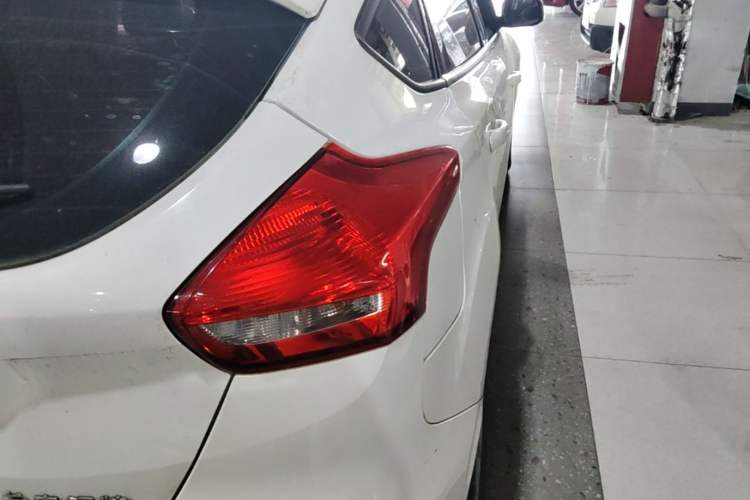 Used Ford Focus 2017 Hatchback 1.6L Manual Fashion Edition SmartDrive Version Right Rear Taillight