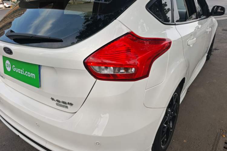Used Ford Focus 2017 1.5T CTCC White and Black Limited Edition Right Rear Taillight