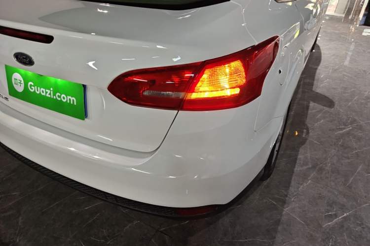 Used Ford Focus 2017 Sedan 1.6L Automatic Comfort Plus SmartDrive Edition Right Rear Taillight