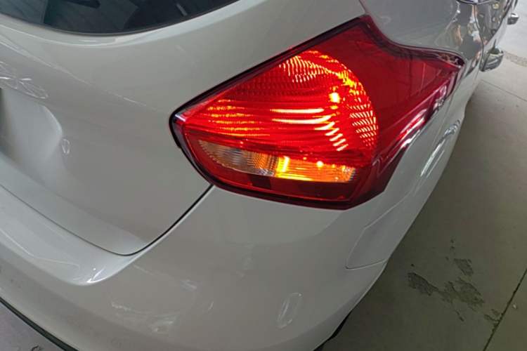 Used Ford Focus 2017 Hatchback 1.6L Automatic Fashion Edition Smart Drive Version Right Rear Taillight