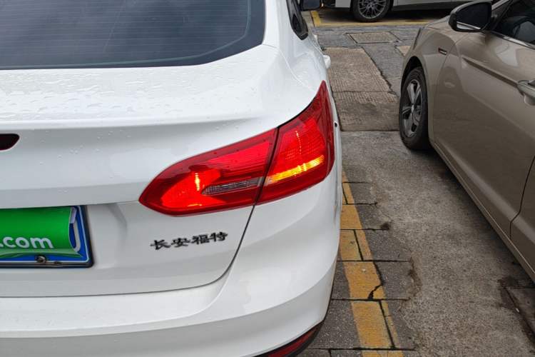 Used Ford Focus 2017 Sedan 1.6L Automatic Comfort Plus SmartDrive Edition Right Rear Taillight