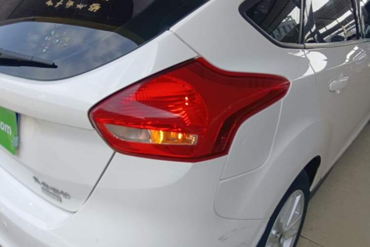Used Ford Focus 2017 Hatchback EcoBoost 125 Automatic - Ultra-Powerful Style Edition with Smart Drive Features Right Rear Taillight