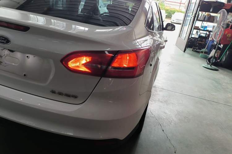 Used Ford Focus 2017 Sedan 1.6L Automatic Comfort Plus SmartDrive Edition Right Rear Taillight