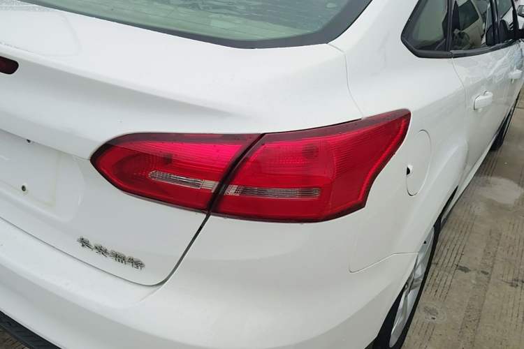 Used Ford Focus 2017 Sedan 1.6L Automatic Comfort Plus SmartDrive Edition Right Rear Taillight