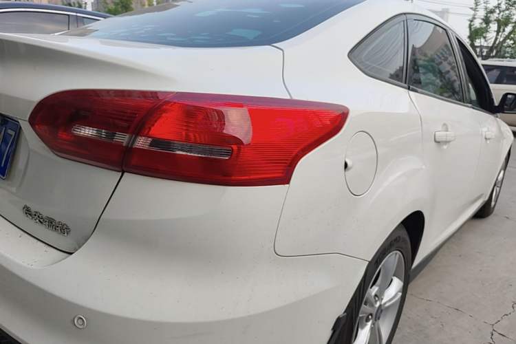 Used Ford Focus 2017 Sedan 1.6L Automatic Comfort Plus SmartDrive Edition Right Rear Taillight