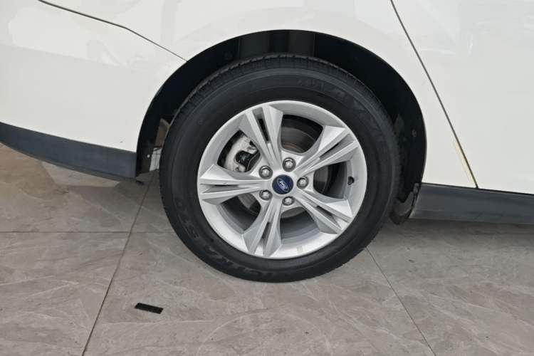 Used Ford Focus 2017 Sedan 1.6L Automatic Comfort Plus SmartDrive Edition Right Rear Wheel Hub