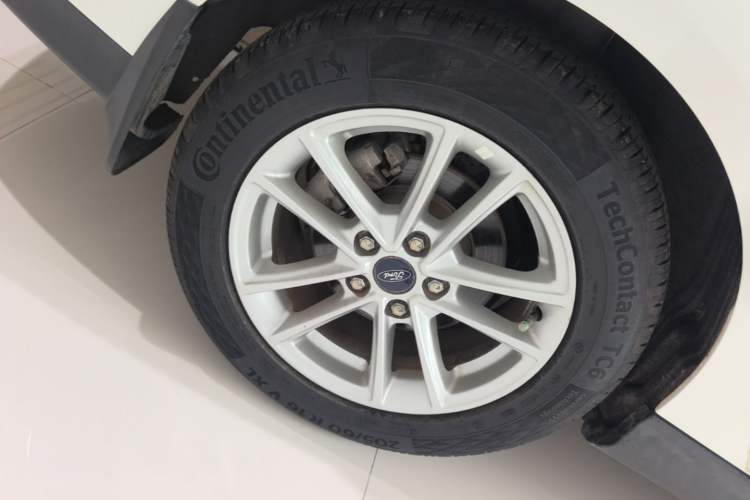 Used Ford Focus 2017 Sedan 1.6L Automatic Fashion Edition Smart Drive Version Right Rear Wheel Hub