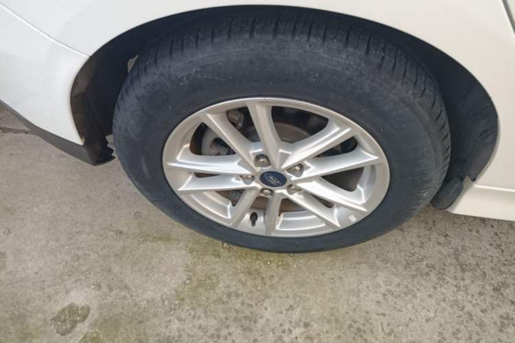 Used Ford Focus 2017 Hatchback 1.6L Automatic Fashion Edition Smart Drive Version Right Rear Wheel Hub