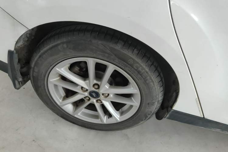 Used Ford Focus 2017 Sedan 1.6L Automatic Fashion Edition Smart Drive Version Right Rear Wheel Hub