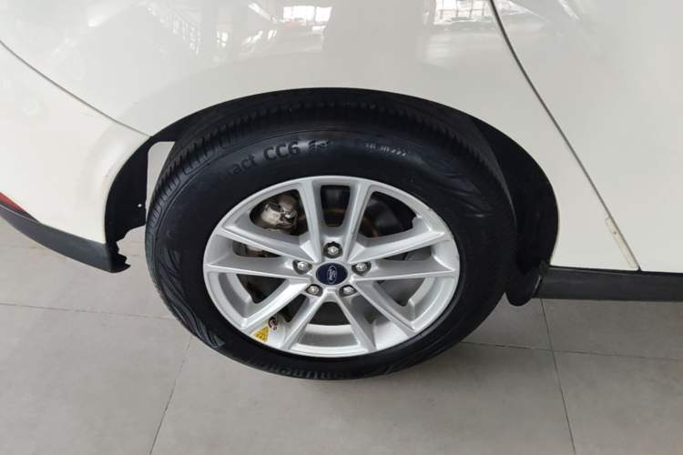 Used Ford Focus 2017 Hatchback EcoBoost 125 Automatic - Ultra-Powerful Style Edition with Smart Drive Features Right Rear Wheel Hub