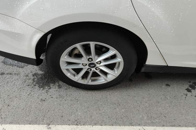 Used Ford Focus 2017 Sedan 1.6L Manual Fashion Edition Smart Drive Version Right Rear Wheel Hub