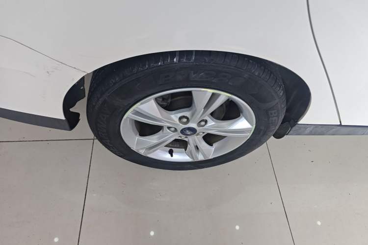 Used Ford Focus 2017 Sedan 1.6L Automatic Comfort Plus SmartDrive Edition Right Rear Wheel Hub