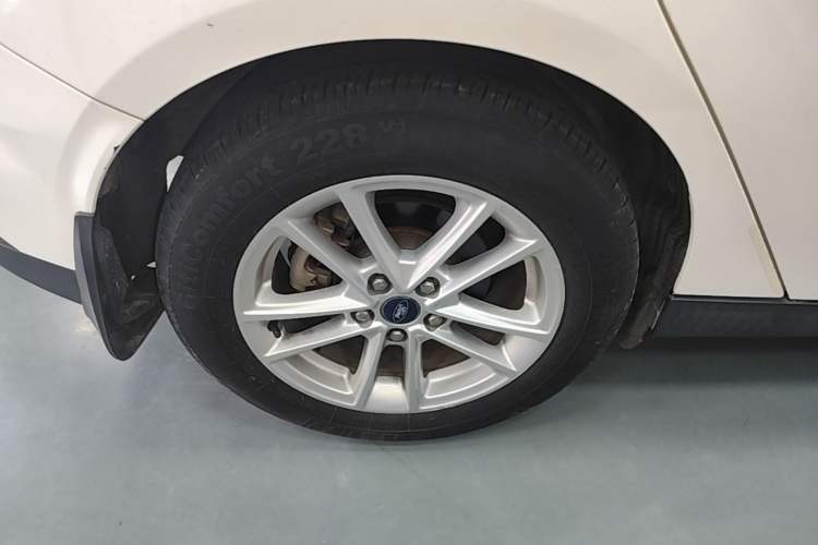 Used Ford Focus 2017 Hatchback 1.6L Automatic Fashion Edition Smart Drive Version Right Rear Wheel Hub