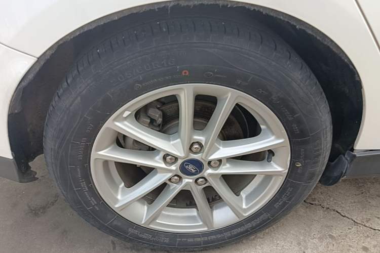 Used Ford Focus 2017 Hatchback EcoBoost 180 Automatic Elite Model Right Rear Wheel Hub