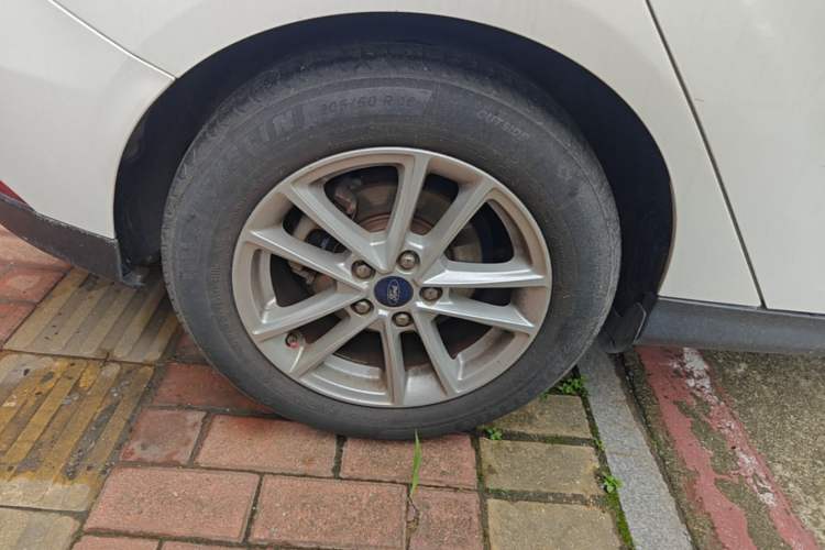 Used Ford Focus 2017 Hatchback 1.6L Automatic Fashion Edition Smart Drive Version Right Rear Wheel Hub