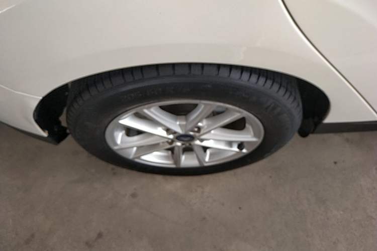Used Ford Focus 2017 Hatchback EcoBoost 125 Automatic - Ultra-Powerful Style Edition with Smart Drive Features Right Rear Wheel Hub