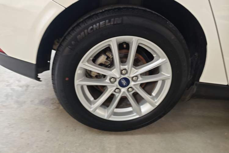 Used Ford Focus 2017 Hatchback 1.6L Automatic Fashion Edition Smart Drive Version Right Rear Wheel Hub