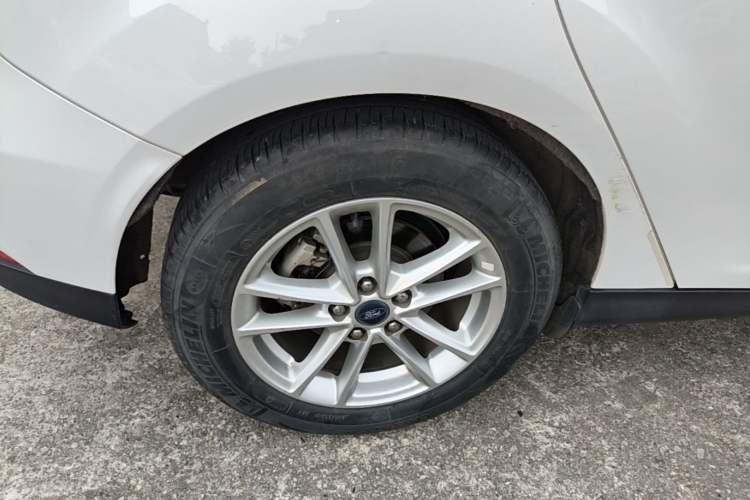 Used Ford Focus 2017 Hatchback 1.6L Automatic Fashion Edition Smart Drive Version Right Rear Wheel Hub