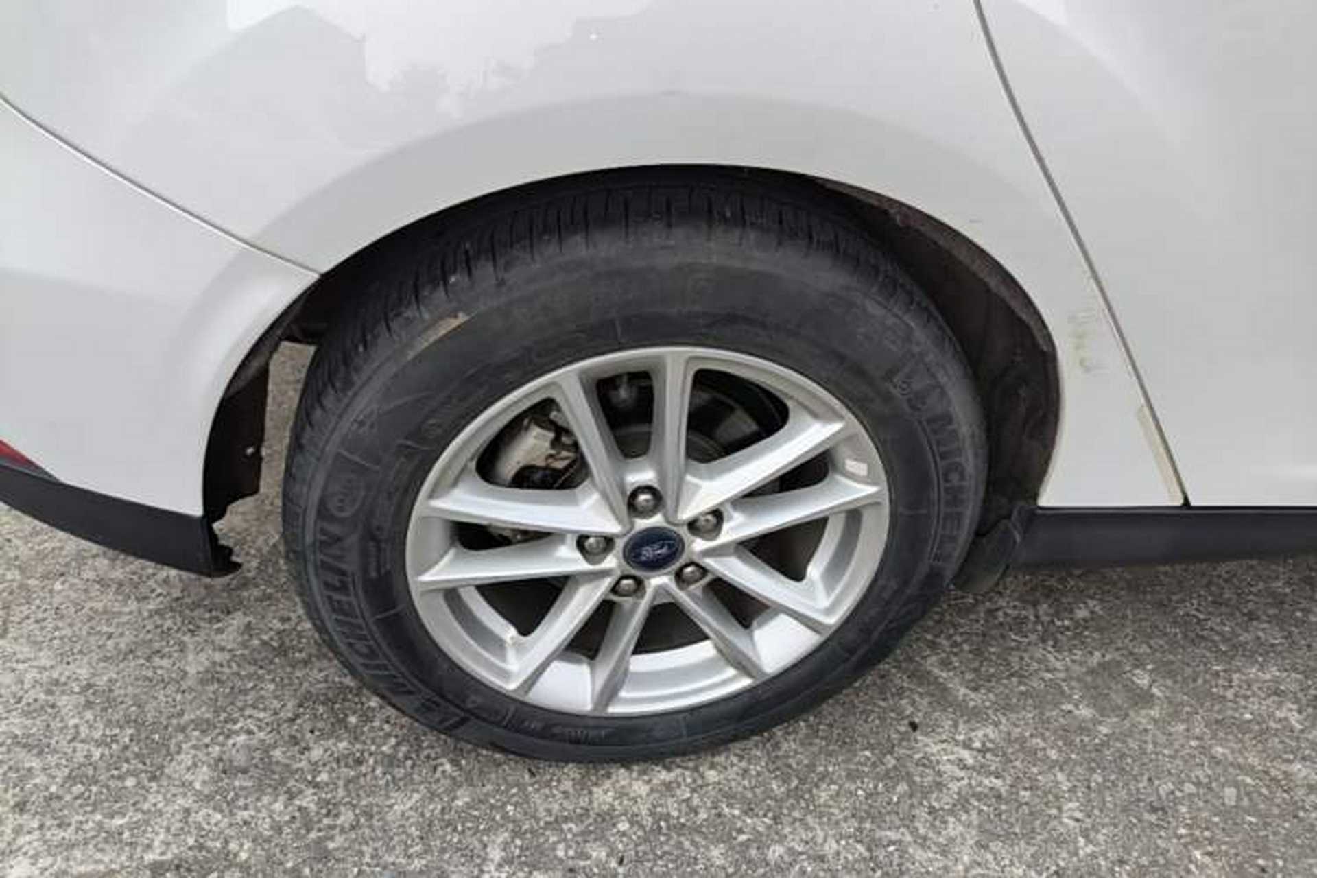 Used Ford Focus 2017 Hatchback 1.6L Automatic Fashion Edition Smart Drive Version Right Rear Wheel Hub