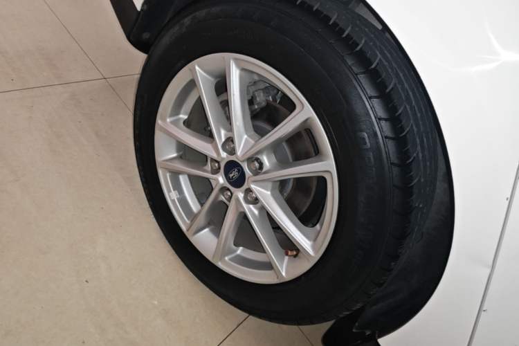 Used Ford Focus 2017 Sedan 1.6L Automatic Fashion Edition Smart Drive Version Right Rear Wheel Hub