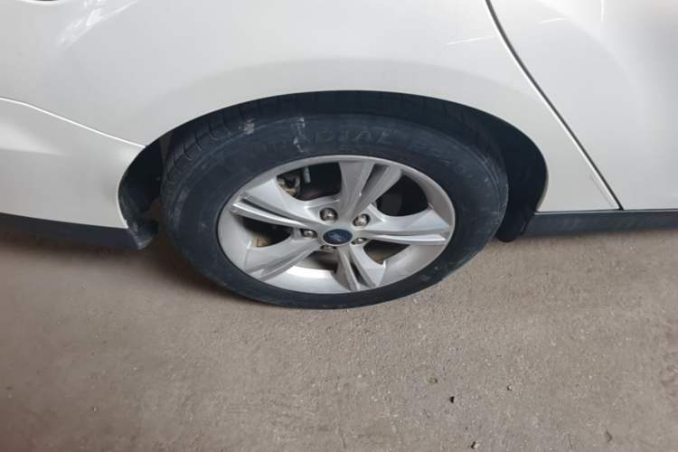 Used Ford Focus 2017 Sedan 1.6L Automatic Comfort Plus SmartDrive Edition Right Rear Wheel Hub