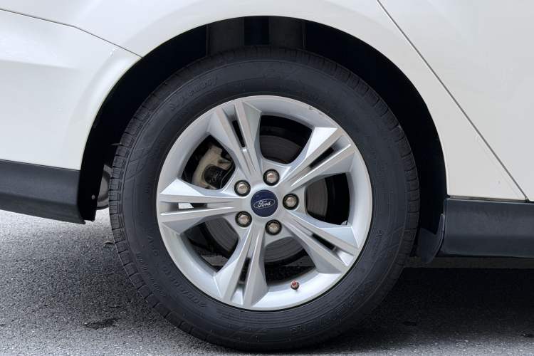 Used Ford Focus 2017 Sedan 1.6L Manual Comfort Plus SmartDrive Edition Right Rear Wheel Hub