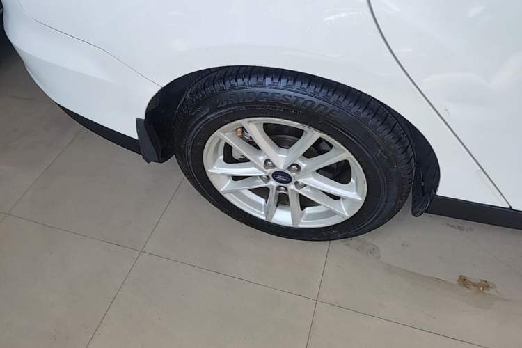 Used Ford Focus 2017 Sedan 1.6L Automatic Fashion Edition Smart Drive Version Right Rear Wheel Hub