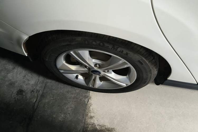 Used Ford Focus 2017 Sedan 1.6L Automatic Comfort Plus SmartDrive Edition Right Rear Wheel Hub