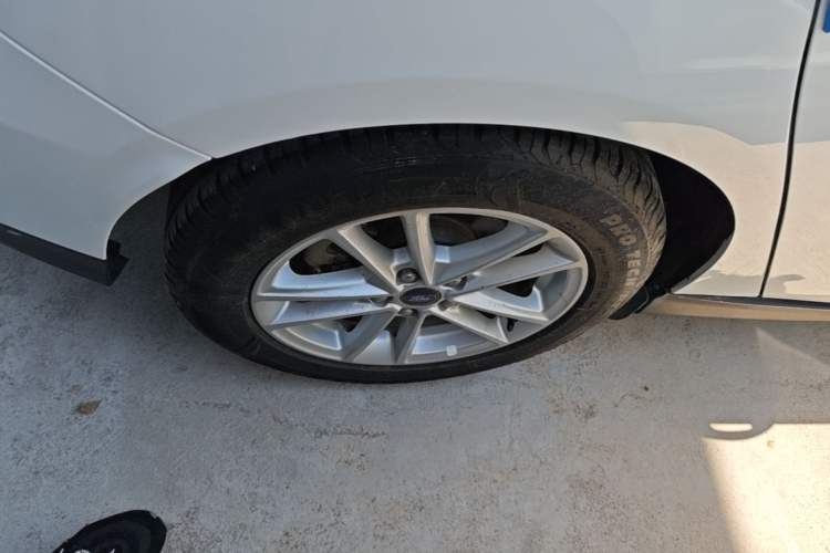 Used Ford Focus 2017 Hatchback 1.6L Automatic Fashion Edition Smart Drive Version Right Rear Wheel Hub