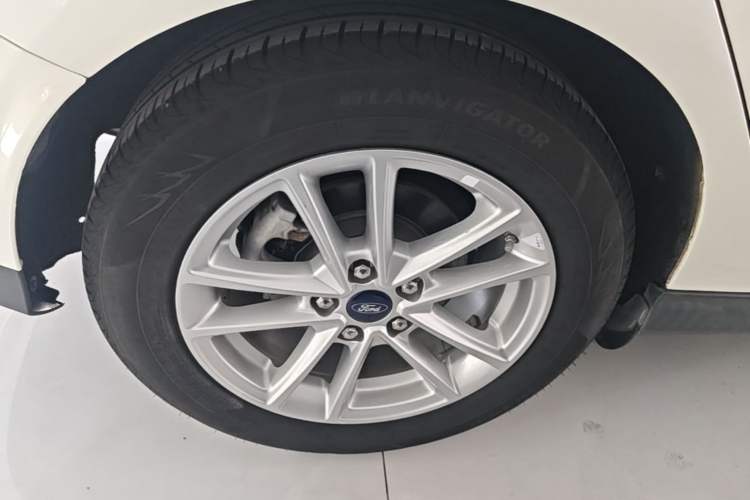 Used Ford Focus 2017 Hatchback 1.6L Automatic Fashion Edition Smart Drive Version Right Rear Wheel Hub