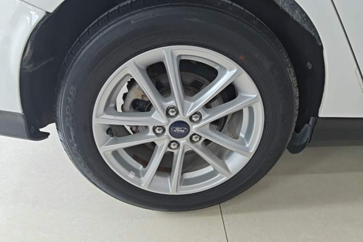 Used Ford Focus 2017 Sedan 1.6L Automatic Fashion Edition Smart Drive Version Right Rear Wheel Hub