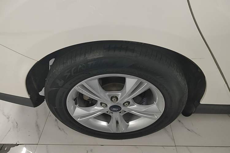 Used Ford Focus 2017 Sedan 1.6L Automatic Comfort Plus SmartDrive Edition Right Rear Wheel Hub