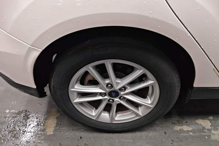 Used Ford Focus 2017 Hatchback 1.6L Automatic Fashion Edition Smart Drive Version Right Rear Wheel Hub