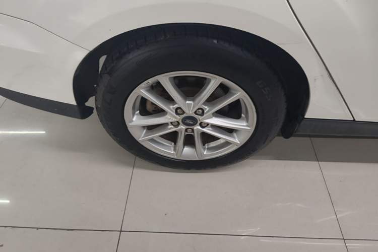 Used Ford Focus 2017 Sedan 1.6L Automatic Fashion Edition Smart Drive Version Right Rear Wheel Hub